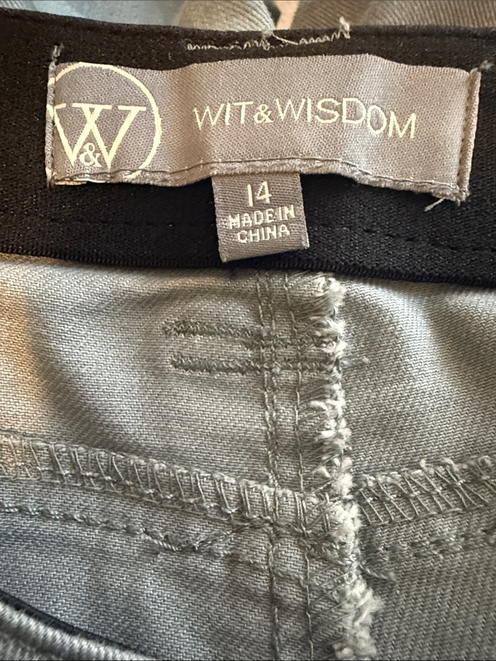 Wit & Wisdom Ab Solution High Waist Dusty Slate color Ankle Jeans Size 14. - Picture 3 of 5